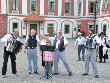 Loukotě a řemeny 2011